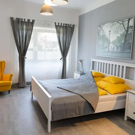 Kunfoglalas Apartmanhaz Kisujszallas Exterior photo
