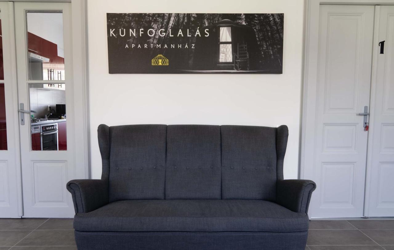 Kunfoglalas Apartmanhaz Apartment *